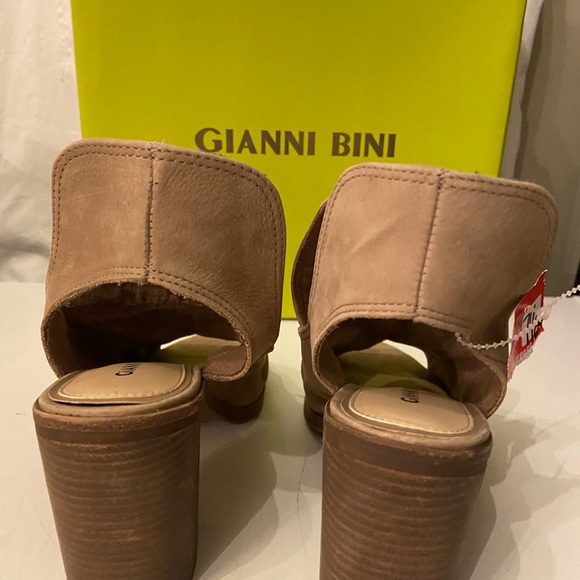 Gianni Bini tan suede ankle boots 7.5 & 10 - Picture 3 of 8
